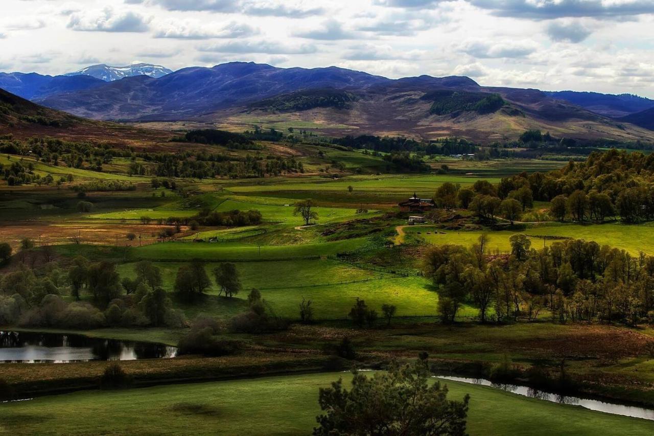 Spectacular Mountain View Ecopod Newtonmore Exterior foto